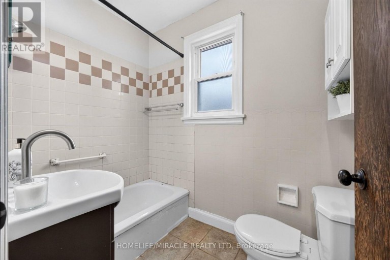 176 AVALON PLACE, Kitchener, Ontario, N2M4N8