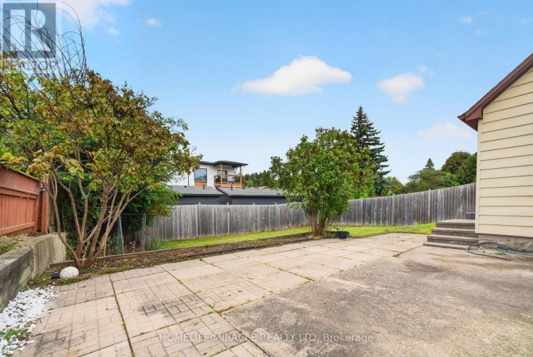 176 AVALON PLACE, Kitchener, Ontario, N2M4N8