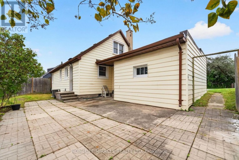 176 AVALON PLACE, Kitchener, Ontario, N2M4N8