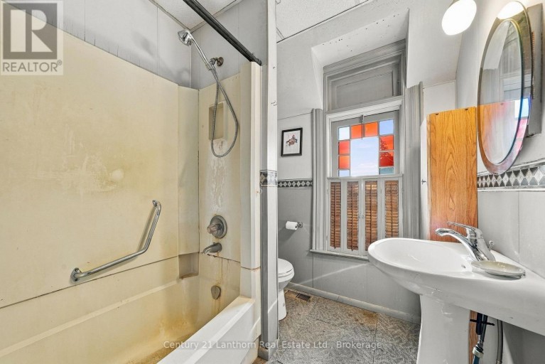 77 QUEEN STREET, Belleville (Belleville Ward), Ontario, K8N1V1