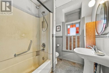 77 QUEEN STREET Belleville (Belleville Ward) Ontario photo 45
