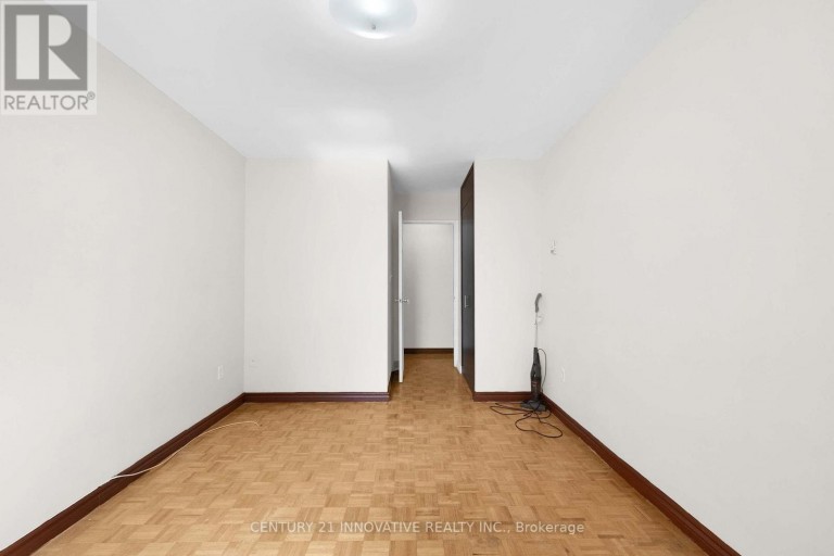 1903 - 3 MASSEY SQUARE, Toronto (Crescent Town), Ontario, M4C5L5