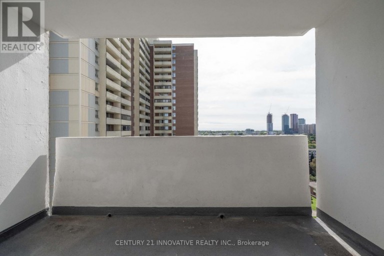 1903 - 3 MASSEY SQUARE, Toronto (Crescent Town), Ontario, M4C5L5