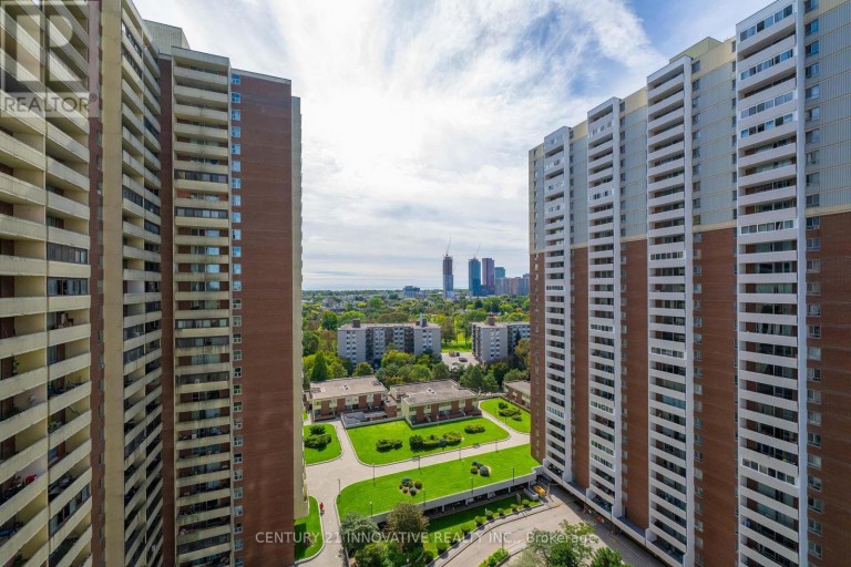 1903 - 3 MASSEY SQUARE, Toronto (Crescent Town), Ontario, M4C5L5