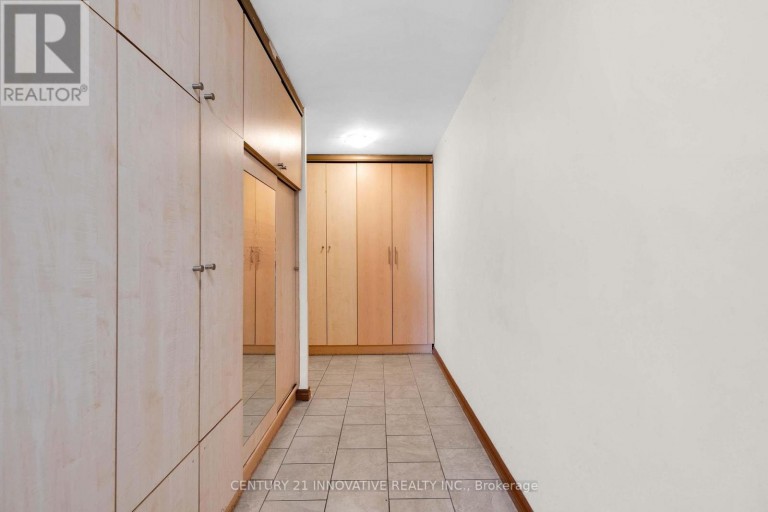 1903 - 3 MASSEY SQUARE, Toronto (Crescent Town), Ontario, M4C5L5