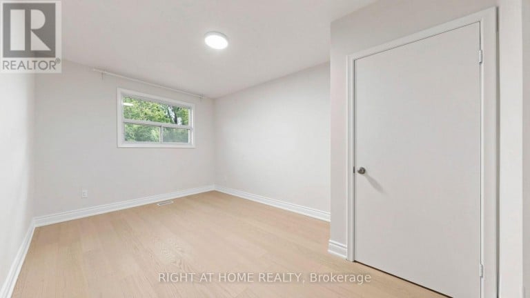 76 FENSIDE DRIVE, Toronto (Parkwoods-Donalda), Ontario, M3A2V5