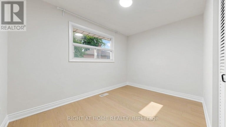 76 FENSIDE DRIVE, Toronto (Parkwoods-Donalda), Ontario, M3A2V5