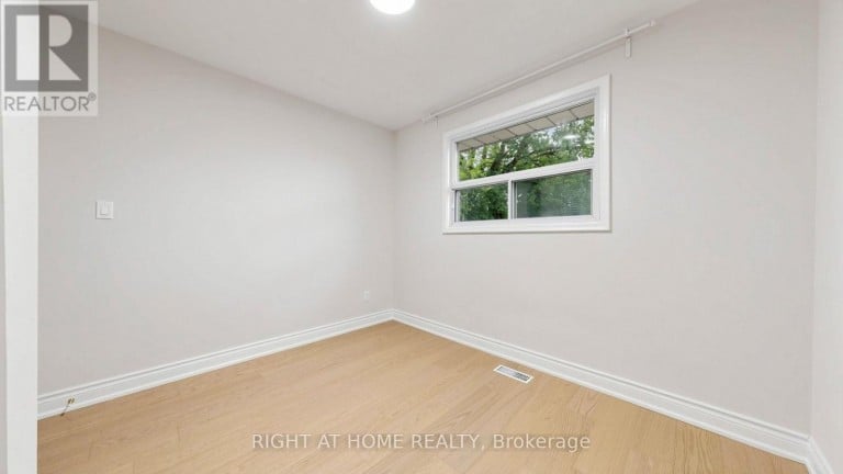 76 FENSIDE DRIVE, Toronto (Parkwoods-Donalda), Ontario, M3A2V5