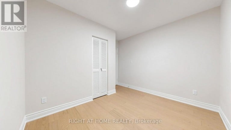 76 FENSIDE DRIVE, Toronto (Parkwoods-Donalda), Ontario, M3A2V5