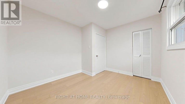 76 FENSIDE DRIVE, Toronto (Parkwoods-Donalda), Ontario, M3A2V5