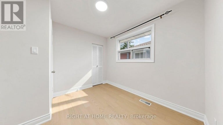 76 FENSIDE DRIVE, Toronto (Parkwoods-Donalda), Ontario, M3A2V5