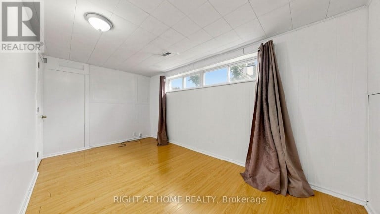 76 FENSIDE DRIVE, Toronto (Parkwoods-Donalda), Ontario, M3A2V5
