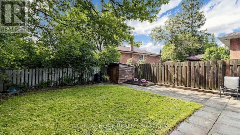 76 FENSIDE DRIVE, Toronto (Parkwoods-Donalda), Ontario, M3A2V5
