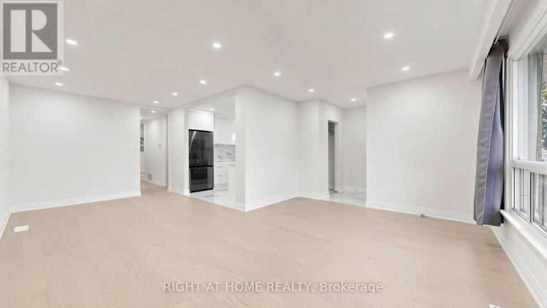 76 FENSIDE DRIVE, Toronto (Parkwoods-Donalda), Ontario, M3A2V5