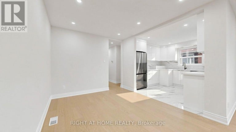 76 FENSIDE DRIVE, Toronto (Parkwoods-Donalda), Ontario, M3A2V5