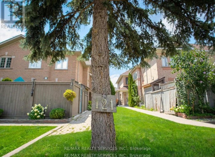 121 PRESSED BRICK DRIVE, Brampton (Brampton North), Ontario, L6V4K5