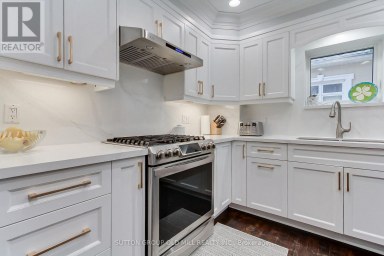 8 LOCKHEED BOULEVARD Toronto (Humber Heights) Ontario photo 10