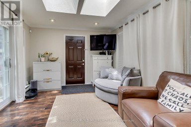 8 LOCKHEED BOULEVARD Toronto (Humber Heights) Ontario photo 16