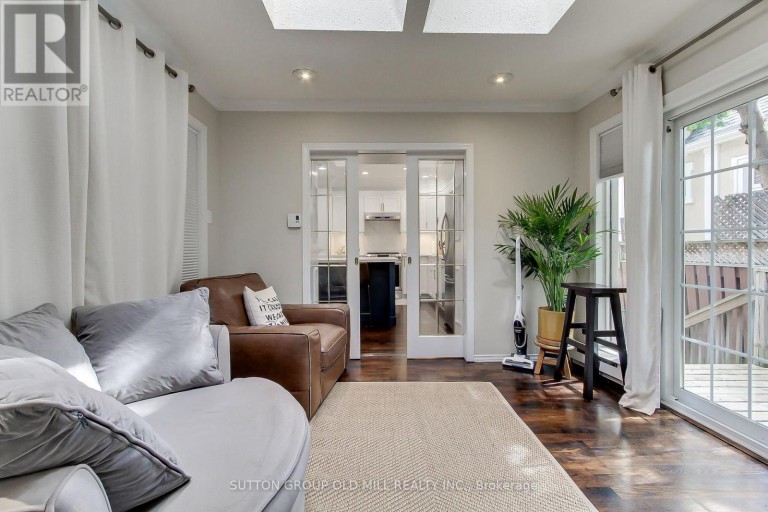 8 LOCKHEED BOULEVARD, Toronto (Humber Heights), Ontario, M9P2H6