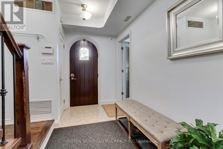 8 LOCKHEED BOULEVARD, Toronto (Humber Heights), Ontario, M9P2H6