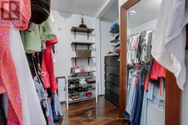 8 LOCKHEED BOULEVARD Toronto (Humber Heights) Ontario photo 25