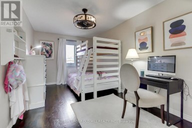 8 LOCKHEED BOULEVARD Toronto (Humber Heights) Ontario photo 27