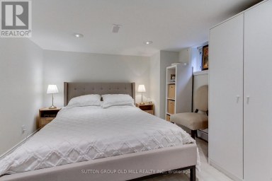 8 LOCKHEED BOULEVARD Toronto (Humber Heights) Ontario photo 34