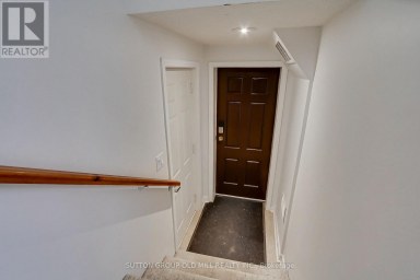 8 LOCKHEED BOULEVARD Toronto (Humber Heights) Ontario photo 37