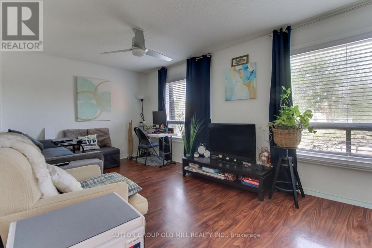 8 LOCKHEED BOULEVARD, Toronto (Humber Heights), Ontario, M9P2H6