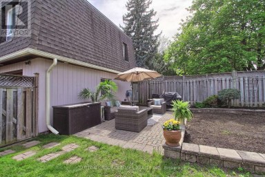 8 LOCKHEED BOULEVARD Toronto (Humber Heights) Ontario photo 45
