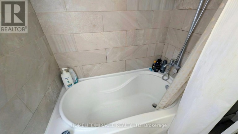 2 JUBILEE COURT, Brampton (Northgate), Ontario, L6S2H2