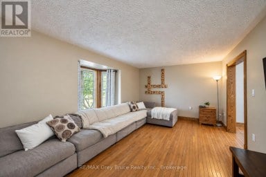 162066 A LINE Georgian Bluffs Ontario photo 5