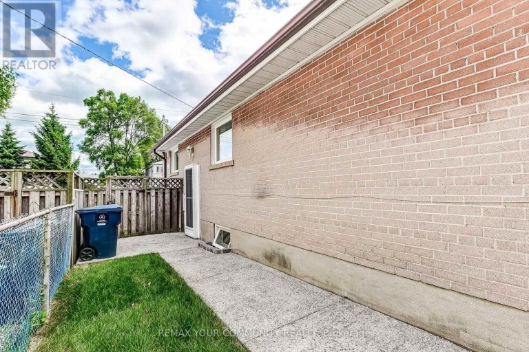 53 GLORY CRESCENT, Toronto (West Hill), Ontario, M1E2B9