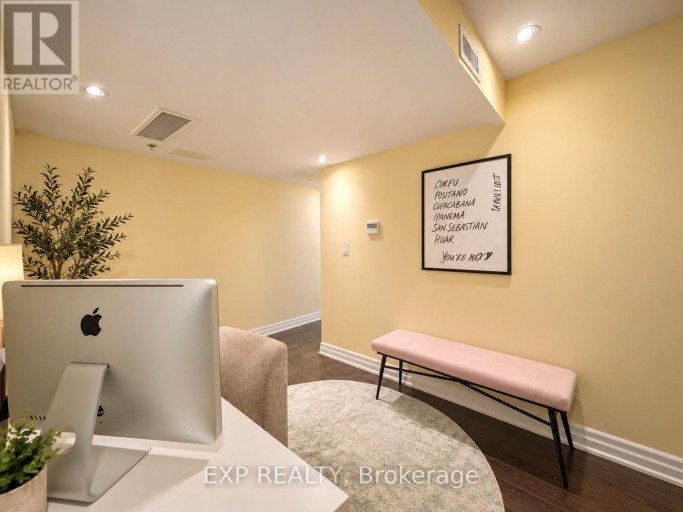 204 - 728 SHEPPARD AVENUE W, Toronto (Bathurst Manor), Ontario, M3H2S8