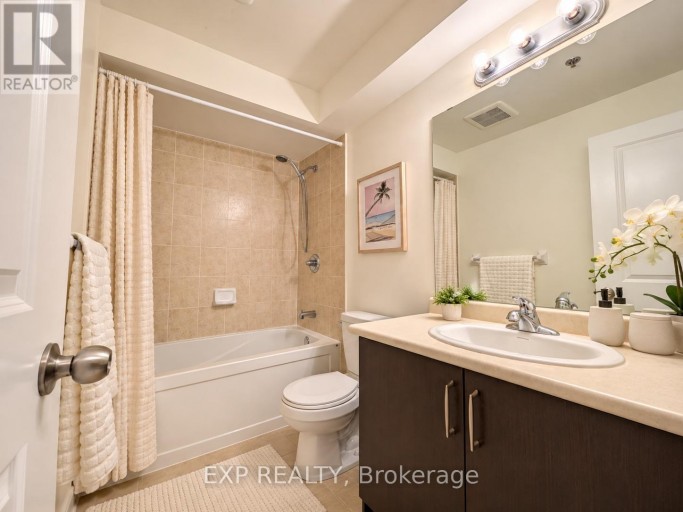 204 - 728 SHEPPARD AVENUE W, Toronto (Bathurst Manor), Ontario, M3H2S8