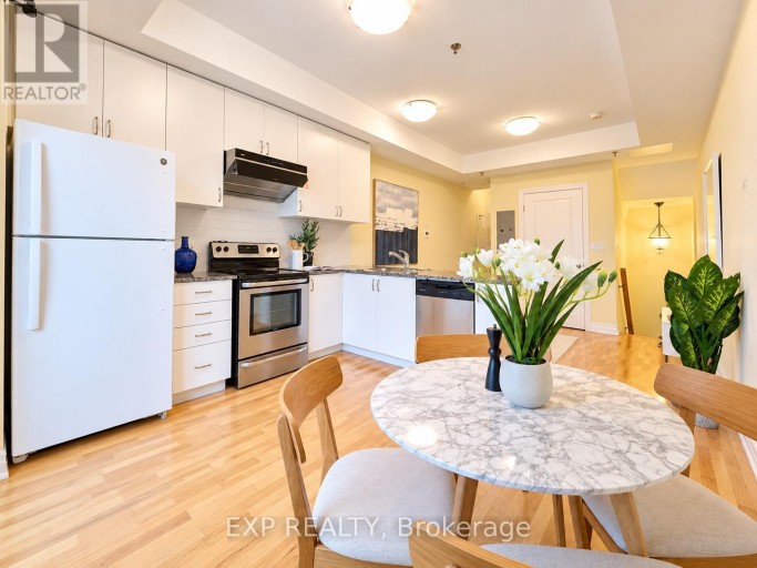 204 - 728 SHEPPARD AVENUE W, Toronto (Bathurst Manor), Ontario, M3H2S8