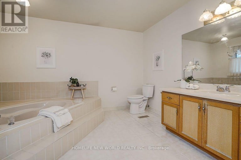 51 LEIGHLAND DRIVE, Markham (Unionville), Ontario, L3R7R8