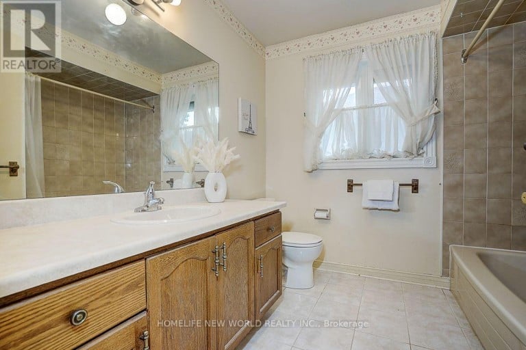 51 LEIGHLAND DRIVE, Markham (Unionville), Ontario, L3R7R8