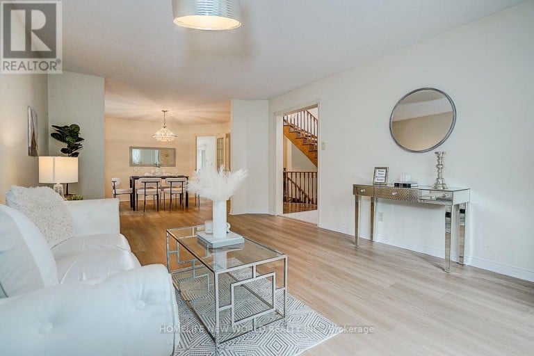 51 LEIGHLAND DRIVE, Markham (Unionville), Ontario, L3R7R8