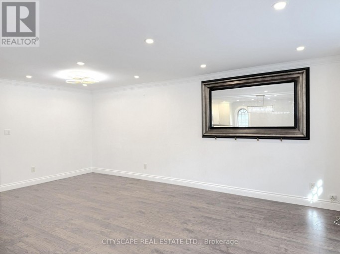 60 HILLVIEW DRIVE, Newmarket (Bristol-London), Ontario, L3Y4H9
