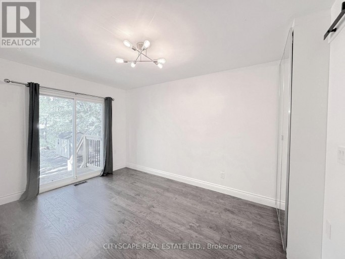 60 HILLVIEW DRIVE, Newmarket (Bristol-London), Ontario, L3Y4H9