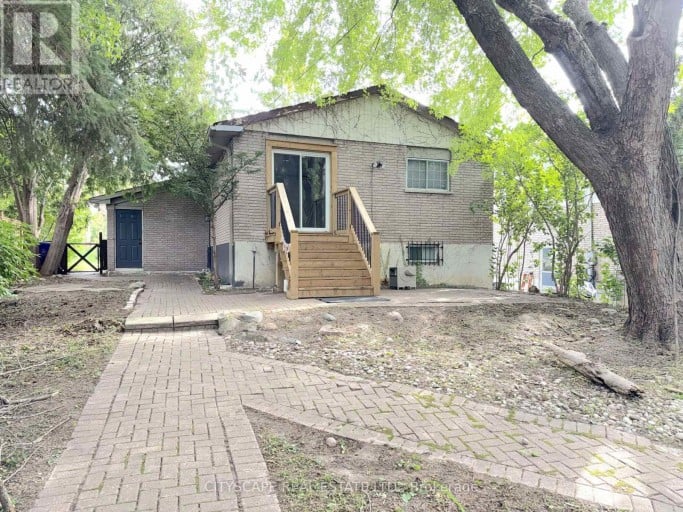 60 HILLVIEW DRIVE, Newmarket (Bristol-London), Ontario, L3Y4H9