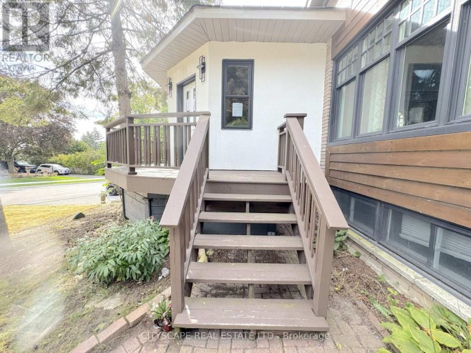 60 HILLVIEW DRIVE, Newmarket (Bristol-London), Ontario, L3Y4H9