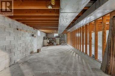 100 MOLONEY LINE Selwyn Ontario photo 19