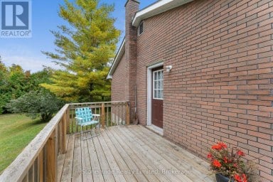 100 MOLONEY LINE Selwyn Ontario photo 21