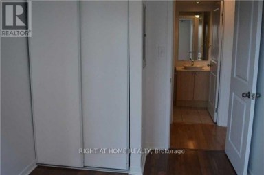 2 - 32 FLORENCE WYLE LANE Toronto (South Riverdale) Ontario photo 2