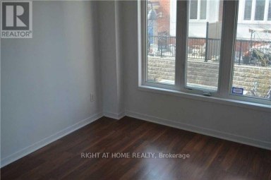 2 - 32 FLORENCE WYLE LANE Toronto (South Riverdale) Ontario photo 3