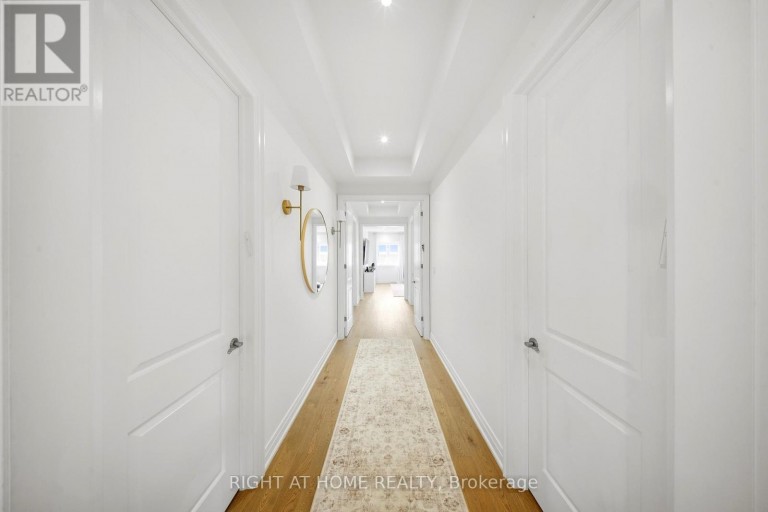 18 CASAVANT COURT, Vaughan (Patterson), Ontario, L6A5A5