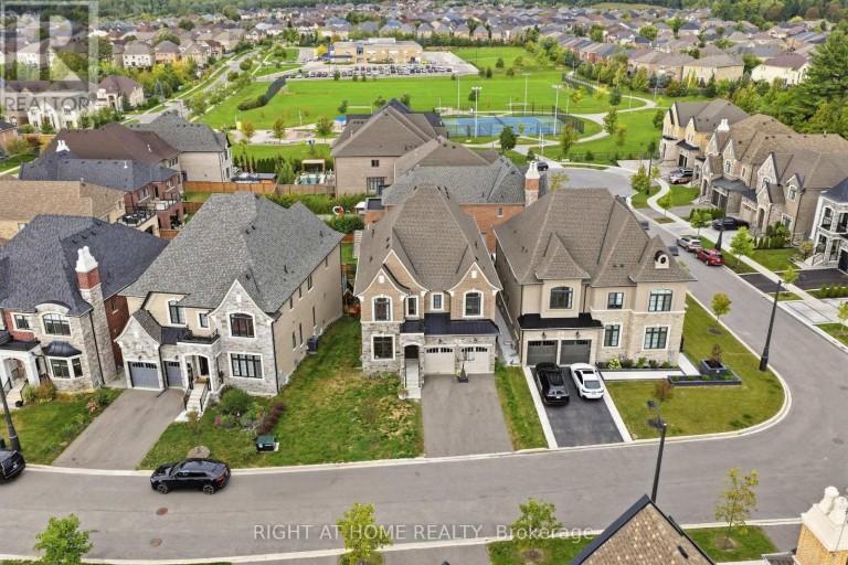 18 CASAVANT COURT, Vaughan (Patterson), Ontario, L6A5A5