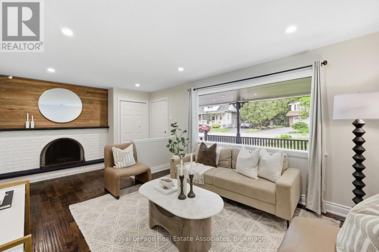 1924 BALSAM AVENUE, Mississauga (Clarkson), Ontario, L5J1L2